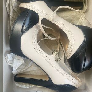 Like new! Lauren Conrad Seven black and beige pumps. Size 10.